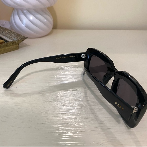 Diff Eyewear Sterling Chunky Rectangle Black Sunglasses - Picture 5 of 7